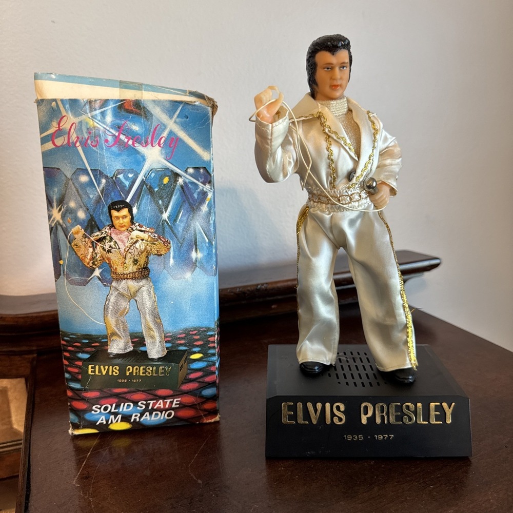 VNTG Elvis Presley Solid State Figural AM Radio W/Original Box THE KING (PARTS)